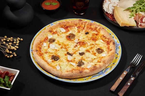 Pizza Camembert si Trufe