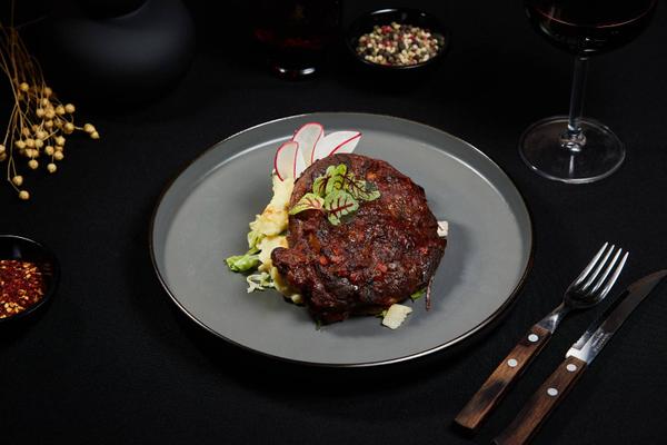 Ossobuco de Vită Cu Piure cu Busuioc