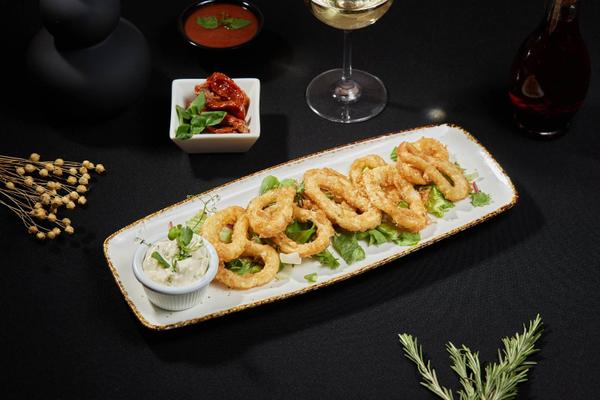 Calamari Pane cu Sos Tzatziki