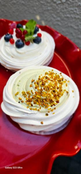 Pavlova cu Crema de Fistic
