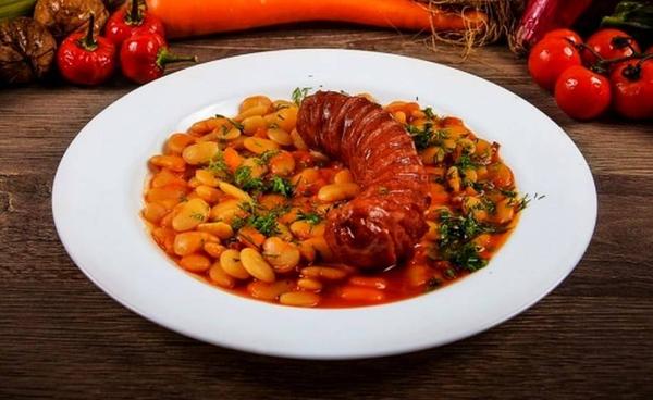 Iahnie de Fasole cu Carnati de Casa la Grill 