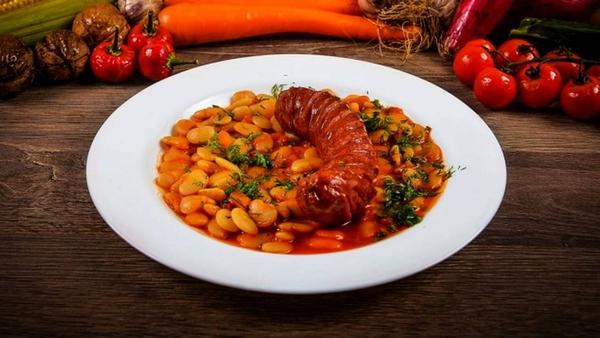 Iahnie de Fasole cu Carnati de Casa la Grill 