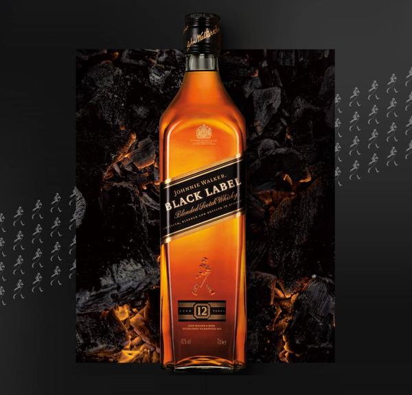 JOHNNIE WALKER Black Label 12 Y.O. 0.7L + 4 Red Bull