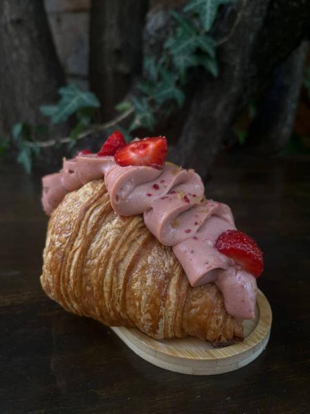 Croissant Capsuni