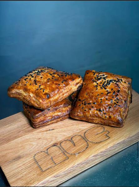 Pernute cu Branza de Capra HUG