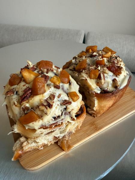 Cinnamon Rolls cu Mere si Nuci Pecan