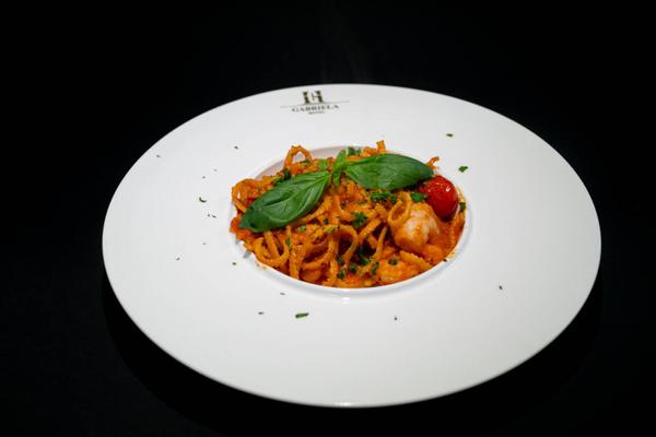 Cu Creveți și Roșii Cherry