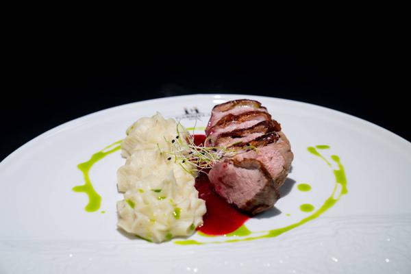 Piept de Rață și piure cu trufe,sos de fructe de pădure  /1 Bucată (400 GR)