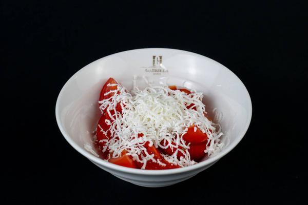 Salată de Roșii și Brânză Feta