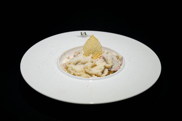 Cu Prosciutto și Sos de Gorgonzolla