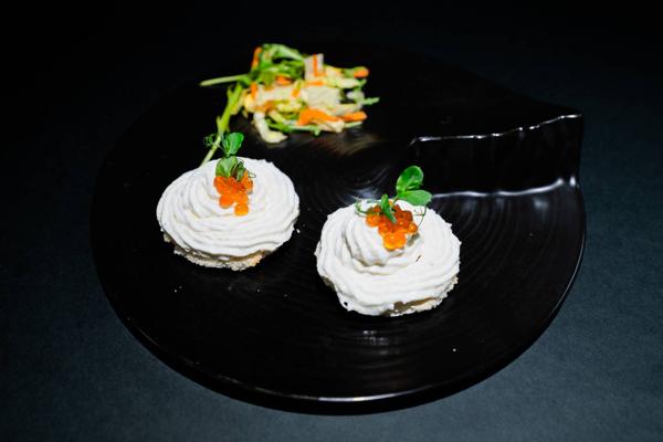 Spumă de Icre pe Pat de Paine Toast si Caviar de Somon / 2 Buc / 50 Gr