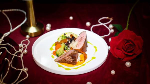 Muschiulet de Porc, piure, legume, sos Ciuperci 