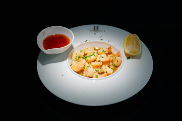 Creveți Trași la Tigaie cu Unt , Vin și Sos Dulce Picant 