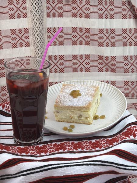 Plăcintă cu Brânză Dulce și stafide