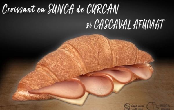 Croissant cu Șuncă de Curcan și Cașcaval Afumat