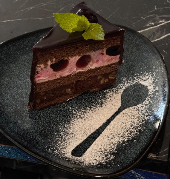 Felie Tort Raffaello/Oreo/Ciocolata Cireșe/Bueno/Caramel Sărat/Fistic