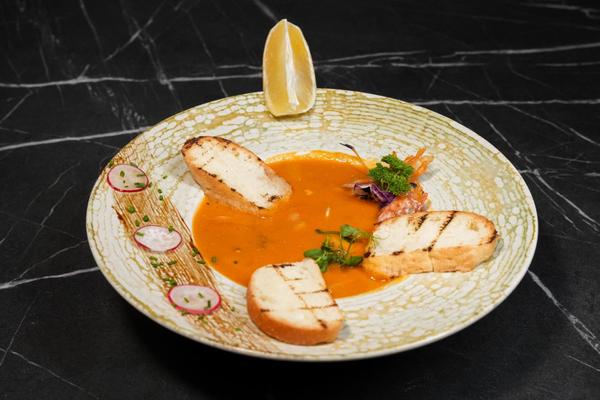 Supă Cremă cu Fructe de Mare 