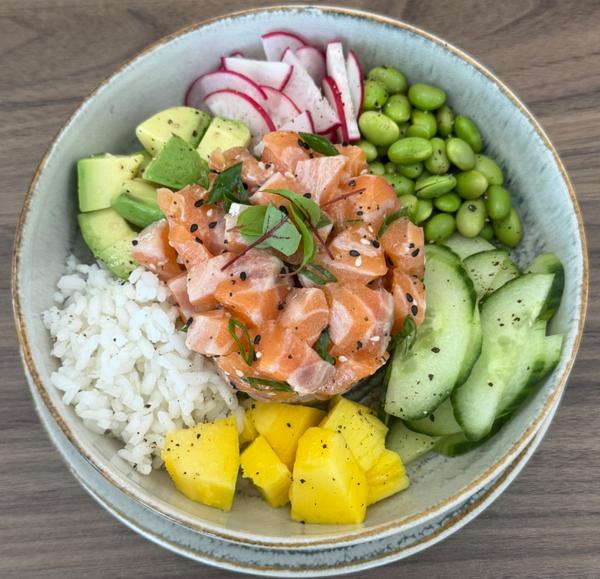 Poke Bowl cu Somon