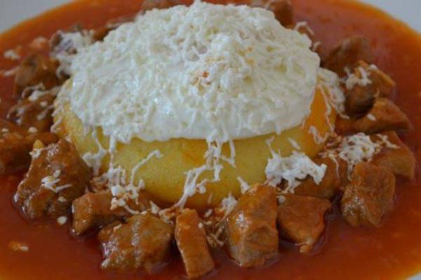 Tochitura  Moldoveneasca de Pui