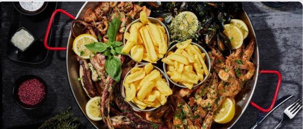 Tigaie Gigant Lake House cu Fructe de Mare