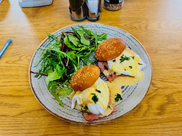 Ouă Benedict 
