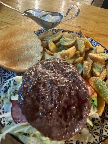  Burger de Vită Black Angus cu Cartofi la Nașu 