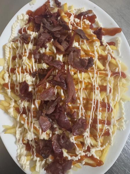Cartofi prăjiți 4 Tipuri de Brânzeturi,Jamon , Ketchup și Maioneză 