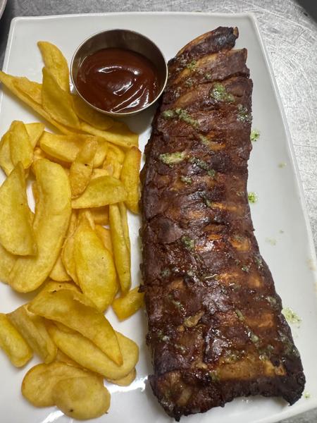 Coastite de Porc cu Sweet Chilli și Cartofi Dippers, varză Murată 