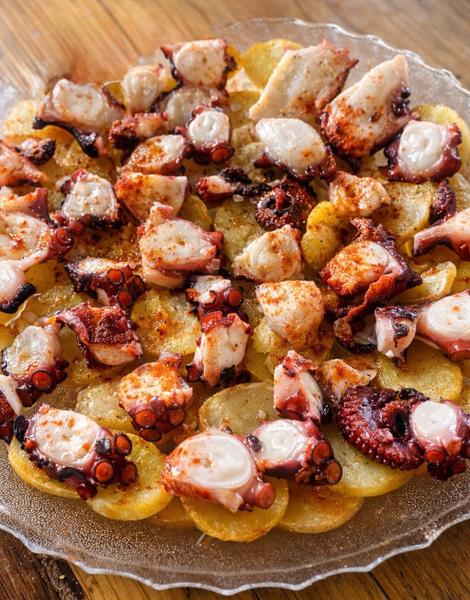 Pulpo a la Gallega ( Caracatiţă pe Pat de Cartofi)