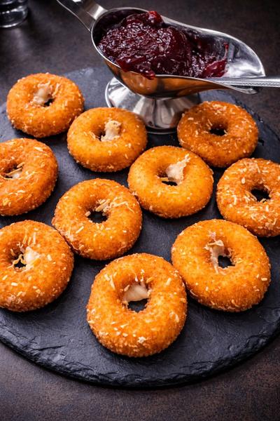 Cașcaval Pane cu Dulceață de Fructe de Pădure 