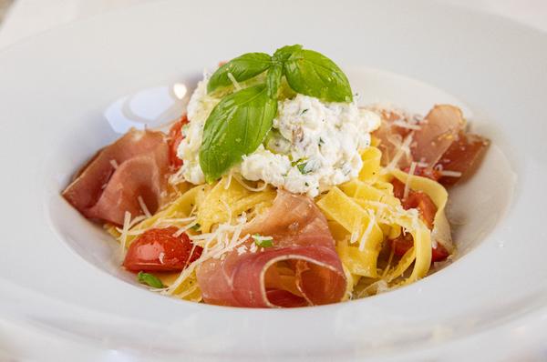 Tagliatelle cu Prosciutto si Ricotta