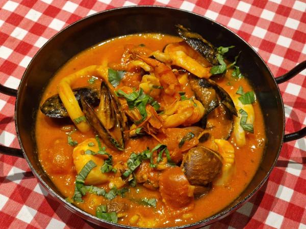 Mix fructe de mare cu sos picant