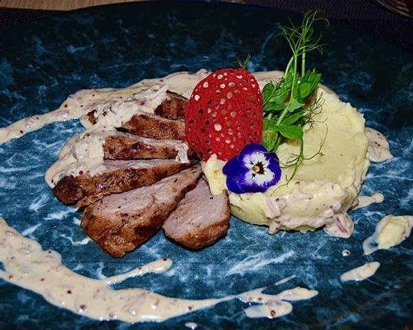 Muschiulet de Porc Fraged cu Piure de Cartofi si Usturoi Copt 400g