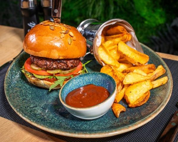 Burger Vegan, cartofi Maloka si Sos Bbq 380/180/40g