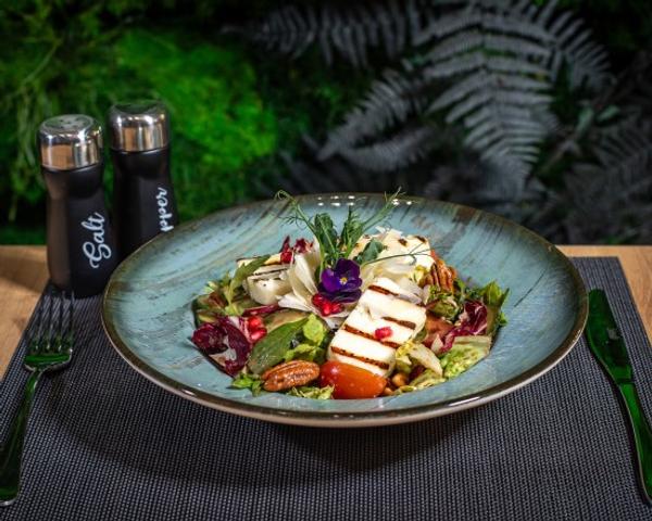 Salata cu Branza Halloumi si Dressing Balsamic cu Rodie 250g