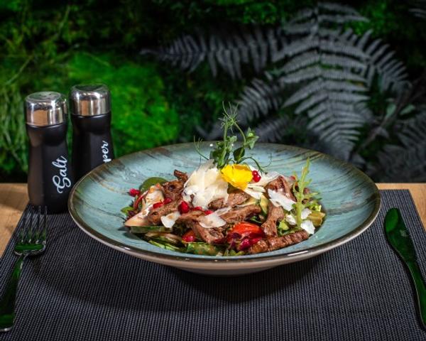 Salată cu Muschi de Vita si Dressing Balsamic cu Rodie 300g