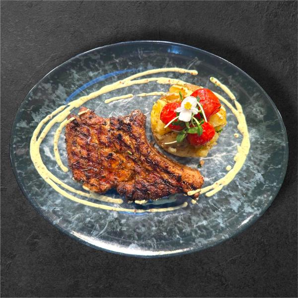 Cotlet de Porc la Gratar cu Cartofi Zdrobiti la cuptor si Sos de Usturoi 550g