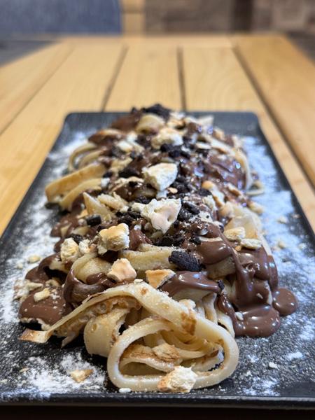 Franjuri de Clatite cu Nutella si biscuiți 