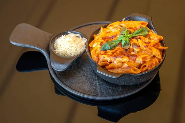 Penne cu Piept de Pui Şi Ciuperci (Gratinate)