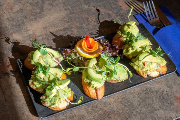 Bruschete cu Guacamole