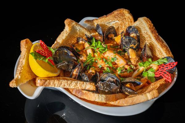 Platou Fructe de Mare în Sos de Vin - o porție
