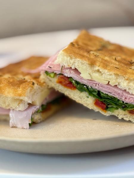 Focaccia cu Mortadela