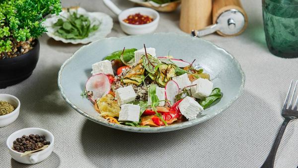 Quinoa & roasted veggie salad