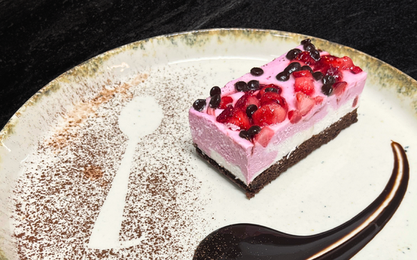 Prăjitură vegană cu căpșuni