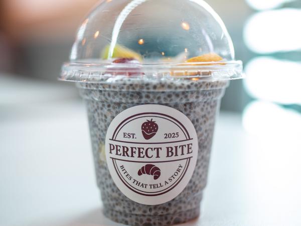 Budincă de Chia cu Fructe