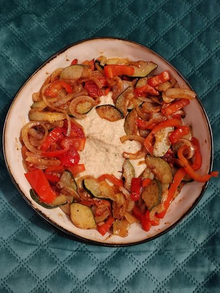 Humus cu Legume Coapte 