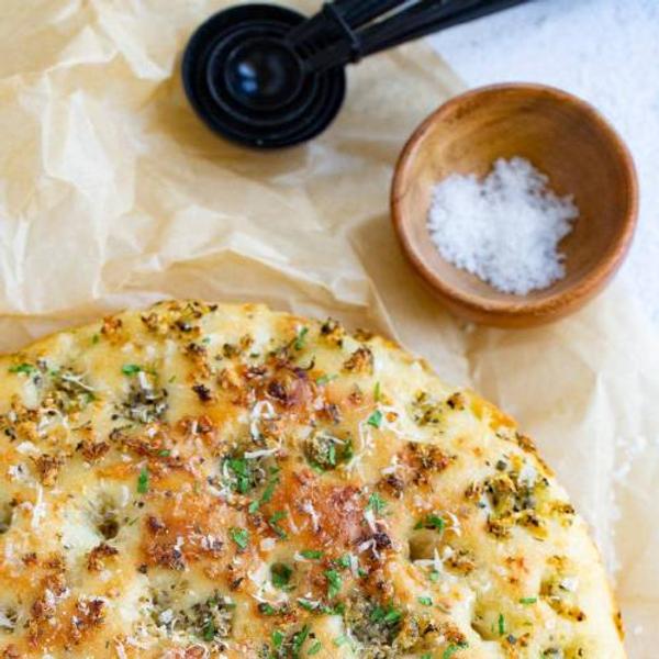 Focaccia cu Usturoi si Parmezan
