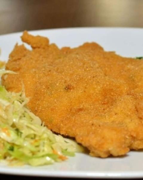Șnitel de Pui cu Piure Cartofi și Salată Varză 
