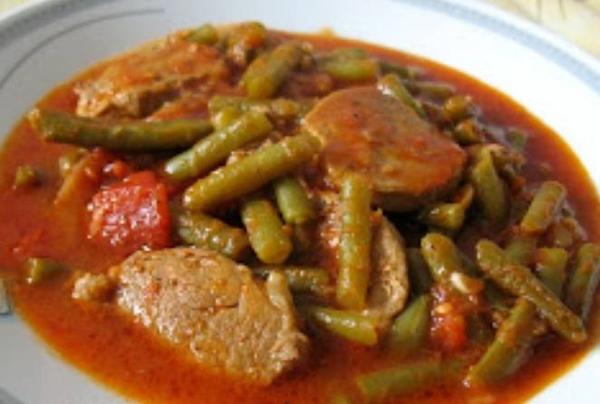 Fasole Verde cu Carne de Porc 