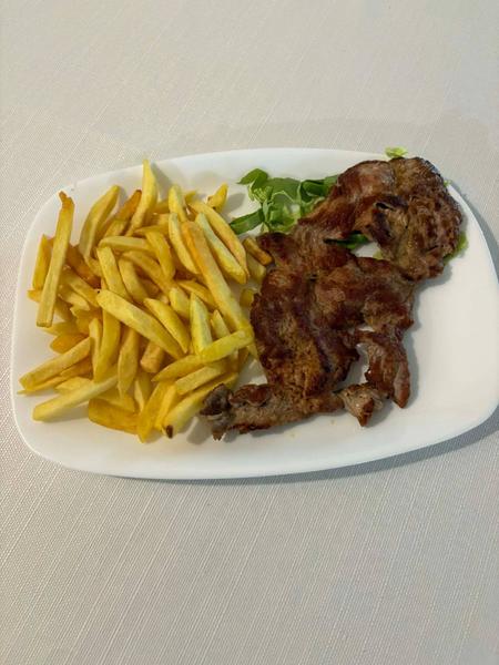 Ceafa de Porc cu cartofi pai 